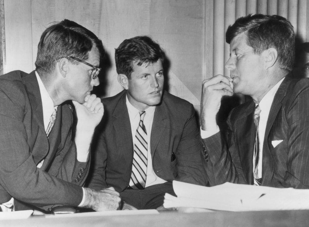 Robert Kennedy (1925 - 1968), Edward Kennedy, y John F. Kennedy (1917 - 1963) 