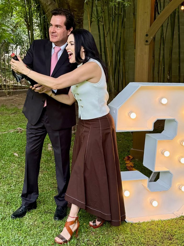 América Guinart y su esposo Álvaro Favier celebraron tres años de matrimonio.