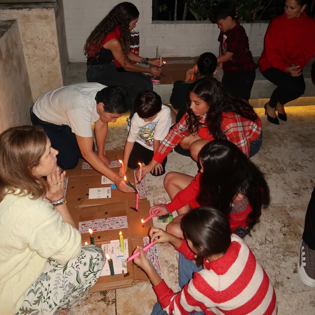 Los niños en casa estaban muy ilusionados cumpliendo con esta bonita tradición.