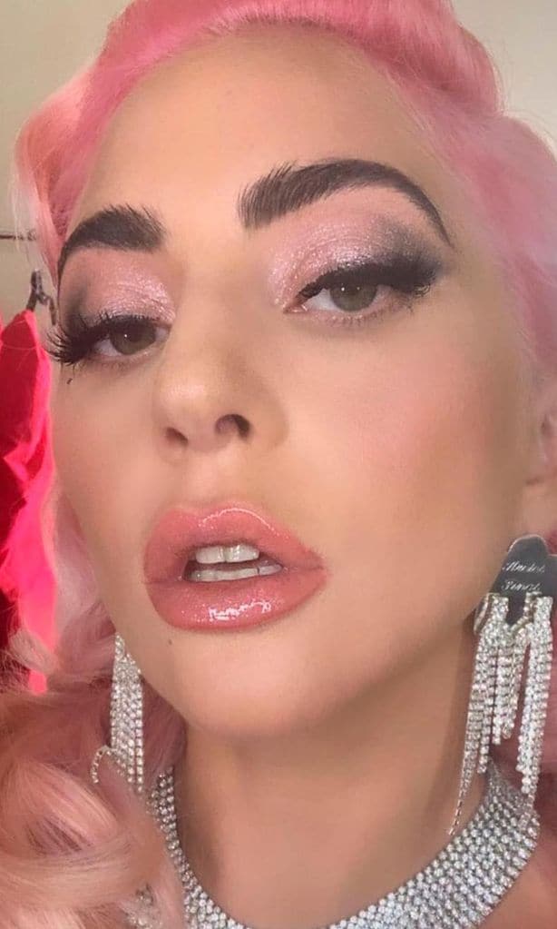 lady gaga presume ojos metalizados
