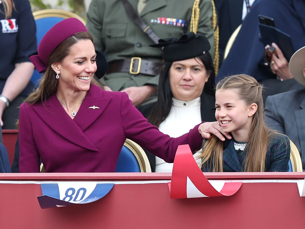 Kate Middleton y la princesa Charlotte en los actos con motivo del 80 aniversario del fin de la Segunda Guerra Mundial 