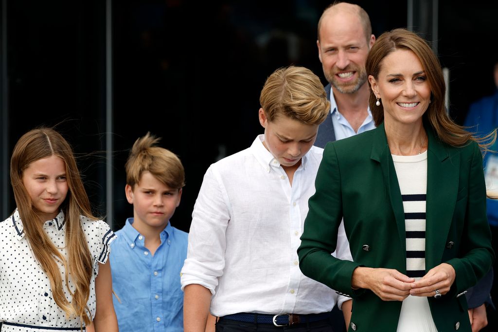 Los príncipes de Gales con sus hijos