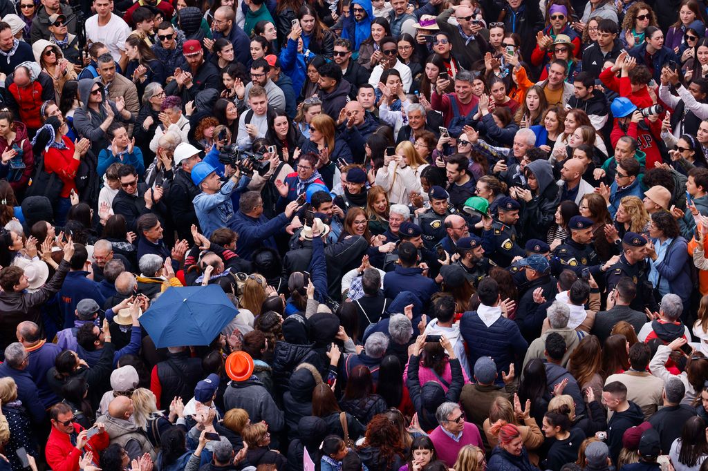 Las Fallas convierten Valencia en un gran escenario al aire libre que cada año congrega a cientos de miles de visitantes atraídos por la pólvora, el arte y el ambiente único de la fiesta