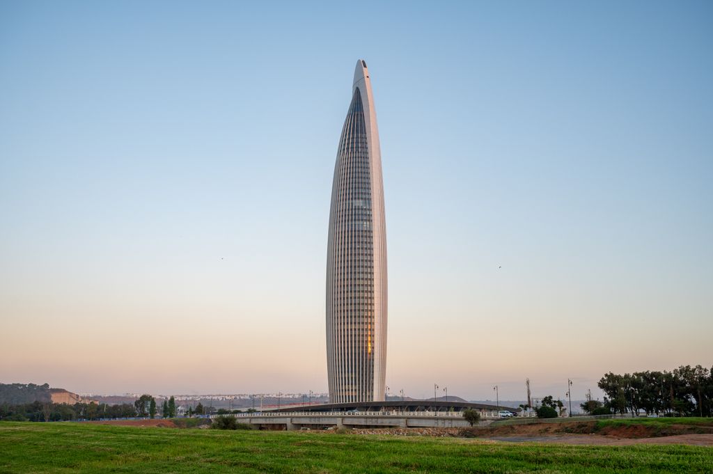 La Torre Mohamed VI es un rascacielos de uso mixto en el municipio de Salé, limítrofe con Rabat, capital de Marruecos. Mide 250 metros distribuidos en 55 pisos y es, detrás la Iconic Tower (394 m) y la Torre F de Abiyán (421 m) el tercer rascacielos más alto de África.