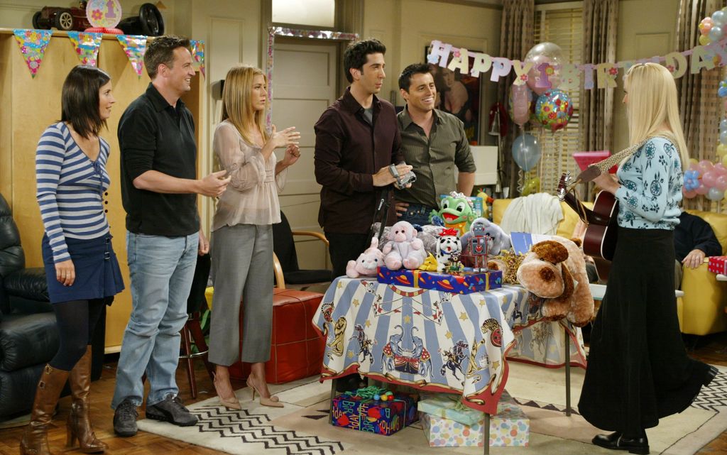 Escena de 'Friends' celebrando un cumpleaños