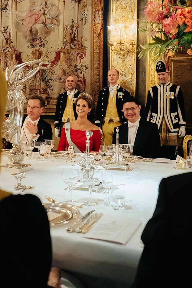 Magdalena de Suecia, espectacular en rojo en la cena de gala al presidente de Singapur