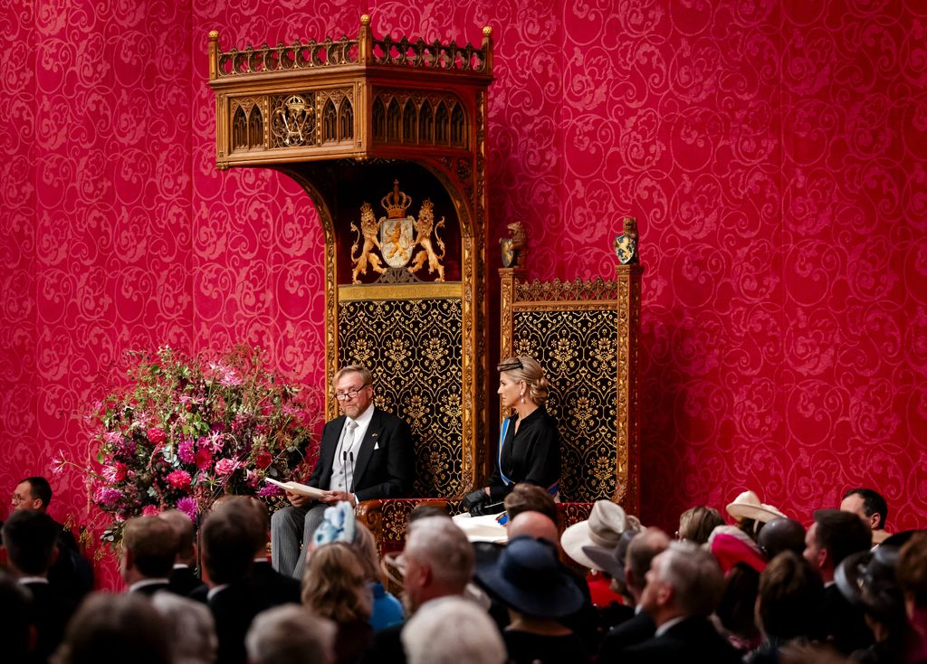 Imagen del trono con los reyes Guillermo y Máxima
