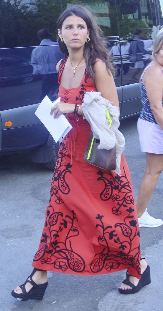 Cayetana Rivera en Estepona viendo torear a Roca Rey el domingo 12 de julio de 2026