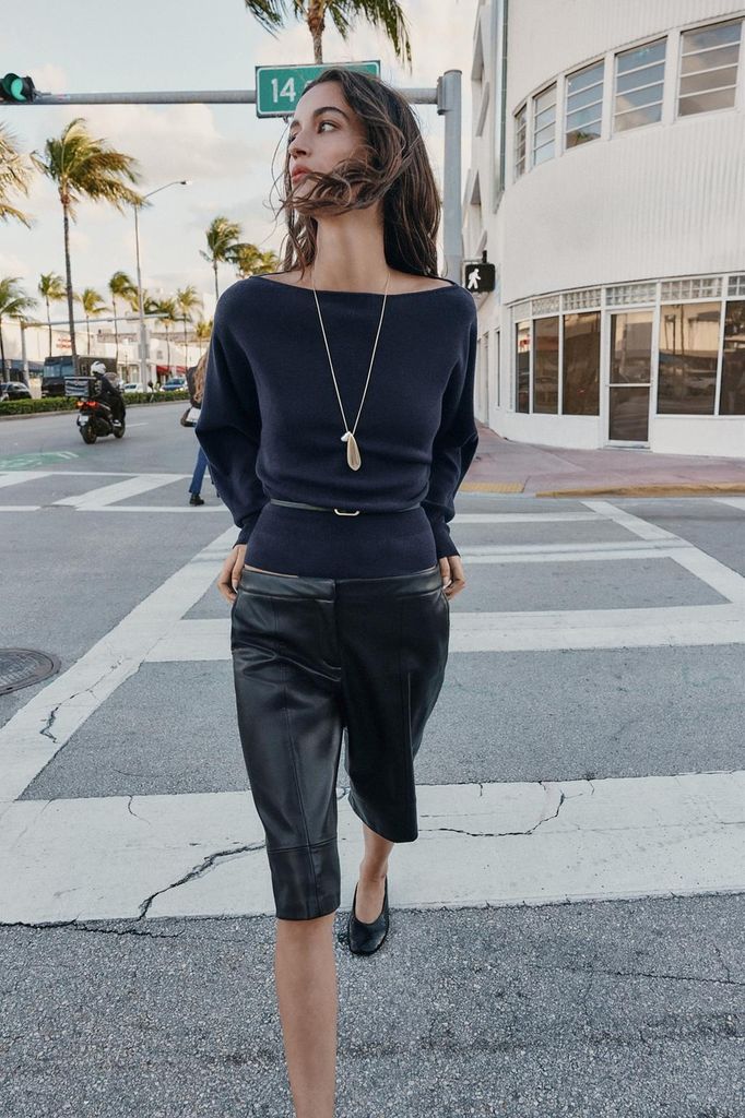 El truco de moda: jersey + cinturón.