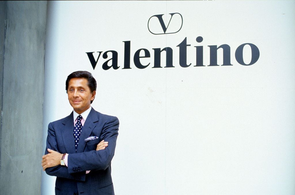 Valentino Garavani, el legendario diseñador italiano y fundador de la firma Valentino, falleció a los 93 años en su residencia de Roma.