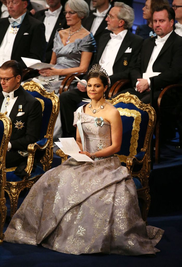 Victoria de Suecia y la reina Letizia conquistan con vestidos de gala de H&M