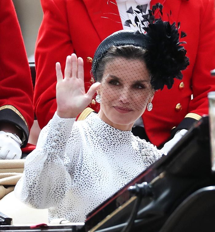 Reina Letizia con tocado