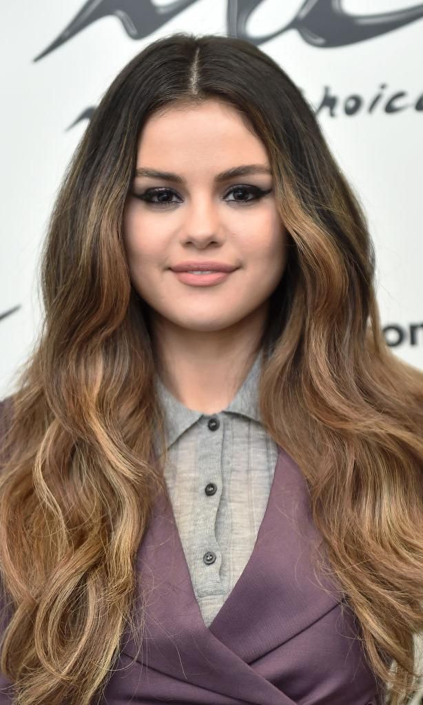 
Selena Gomez anunció su nueva marca de maquillaje ‘Rare Beauty’ 
