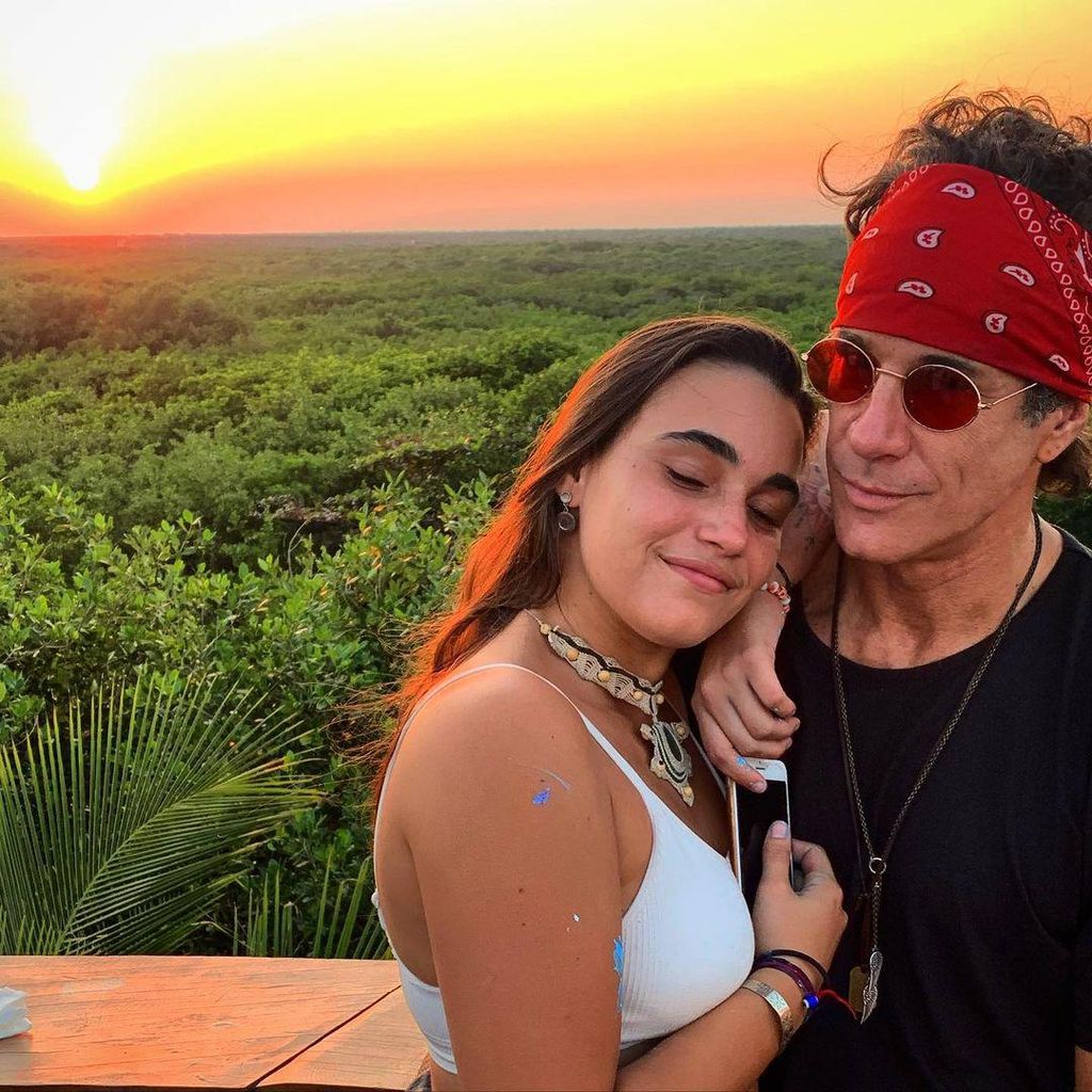Fernando Carrillo y su novia