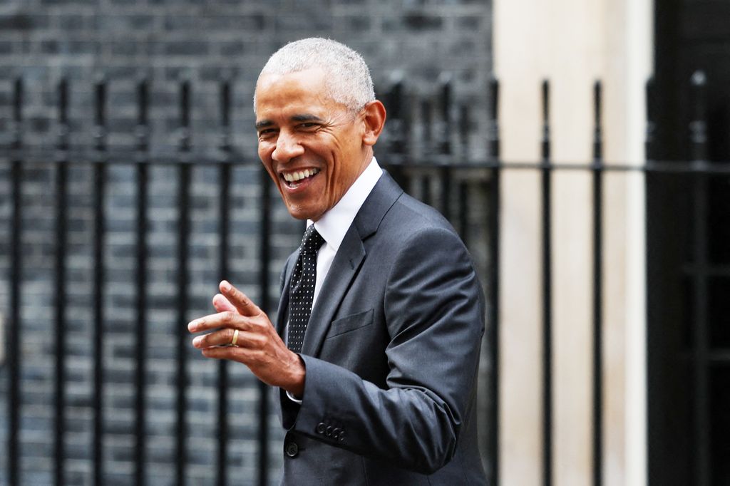 Barack Obama causó sensación al aparecer por sorpresa en una foto familiar en Washington D.C.