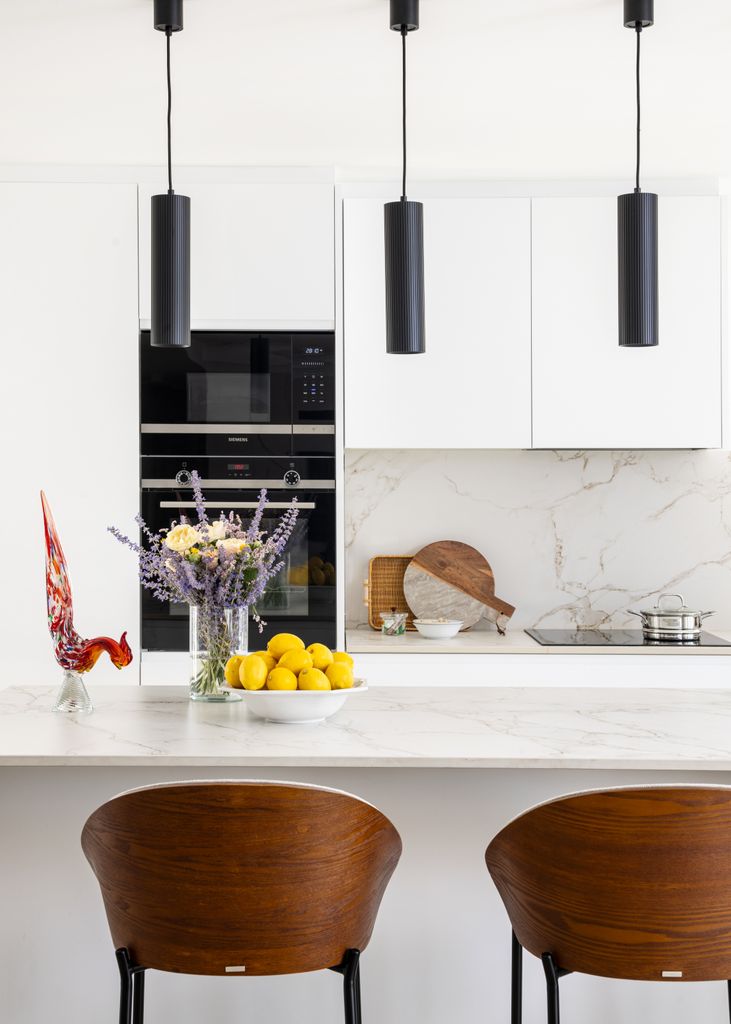 Cocina con isla, pero esta no alberga la zona de cocción, como recomienda el Feng Shui