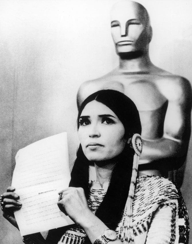 La activista indígena que rechazó el Oscar de Marlon Brando por 'El padrino' en 1973