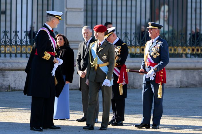 Los Reyes y la Princesa en el acto castrense