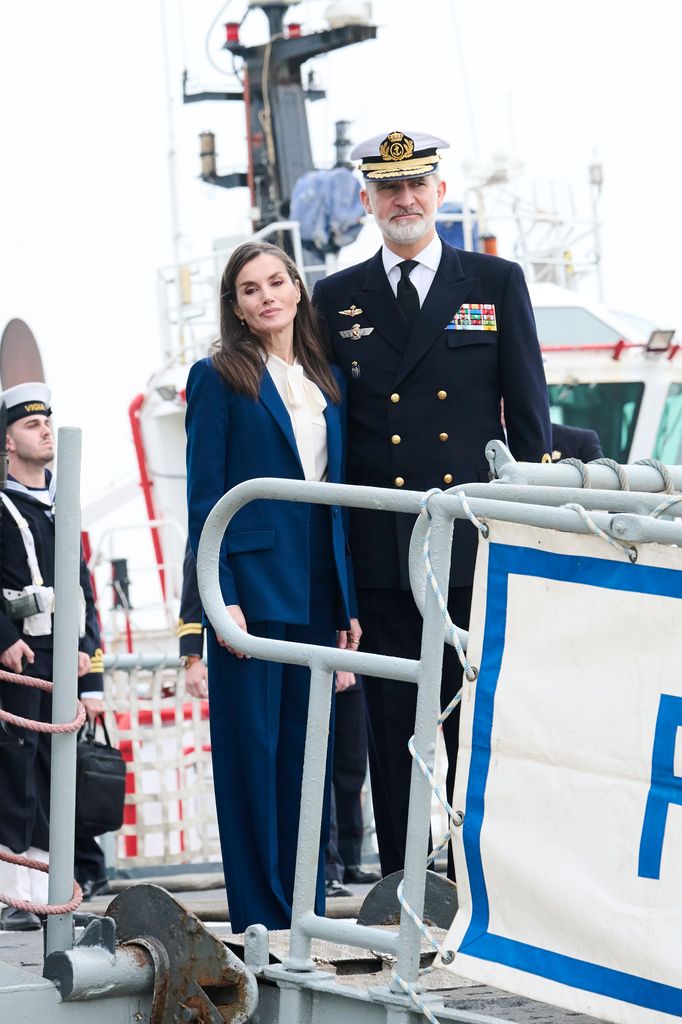 Los reyes Felipe y Letizia en la despedida de Leonor en Elcano
