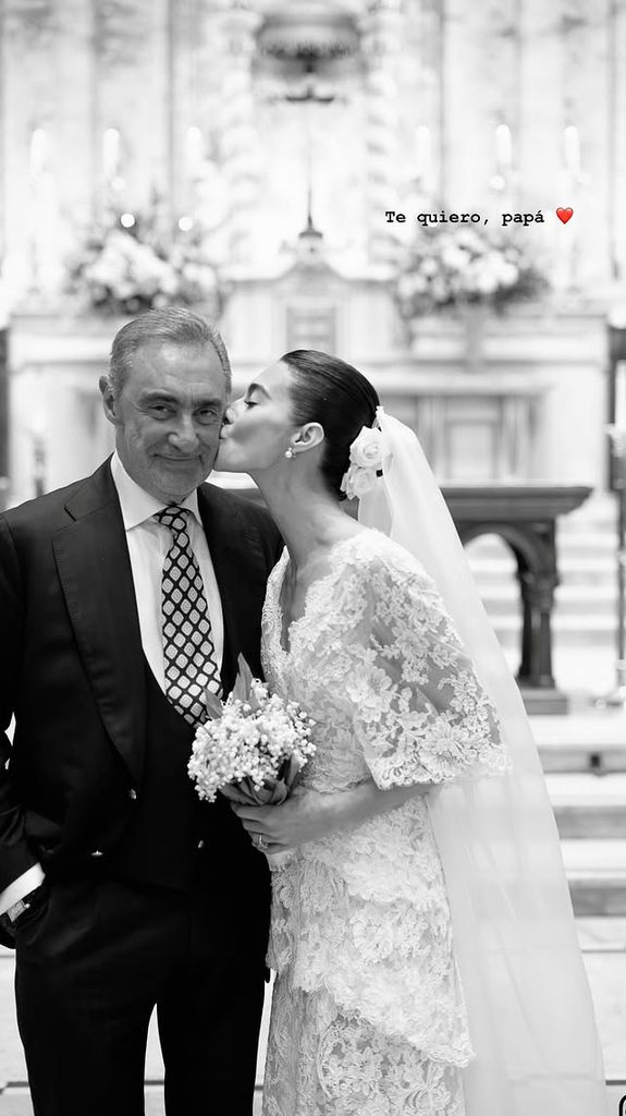 Carlos Herrera ejerciendo de padrino en la boda de su hija