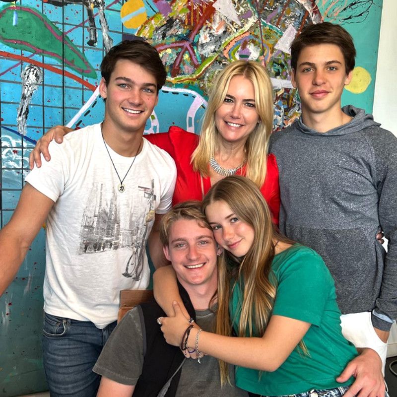 Valeria Mazza con sus cuatro hijos 