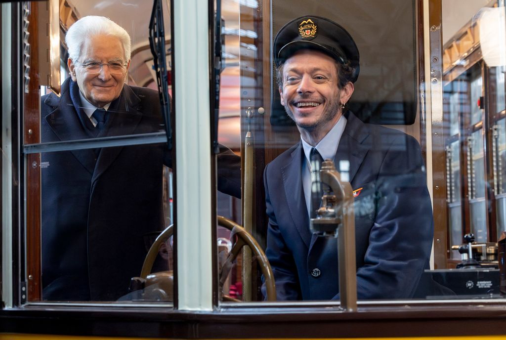 Sergio Mattarella y el campeón de motociclismo Valentino Rossi