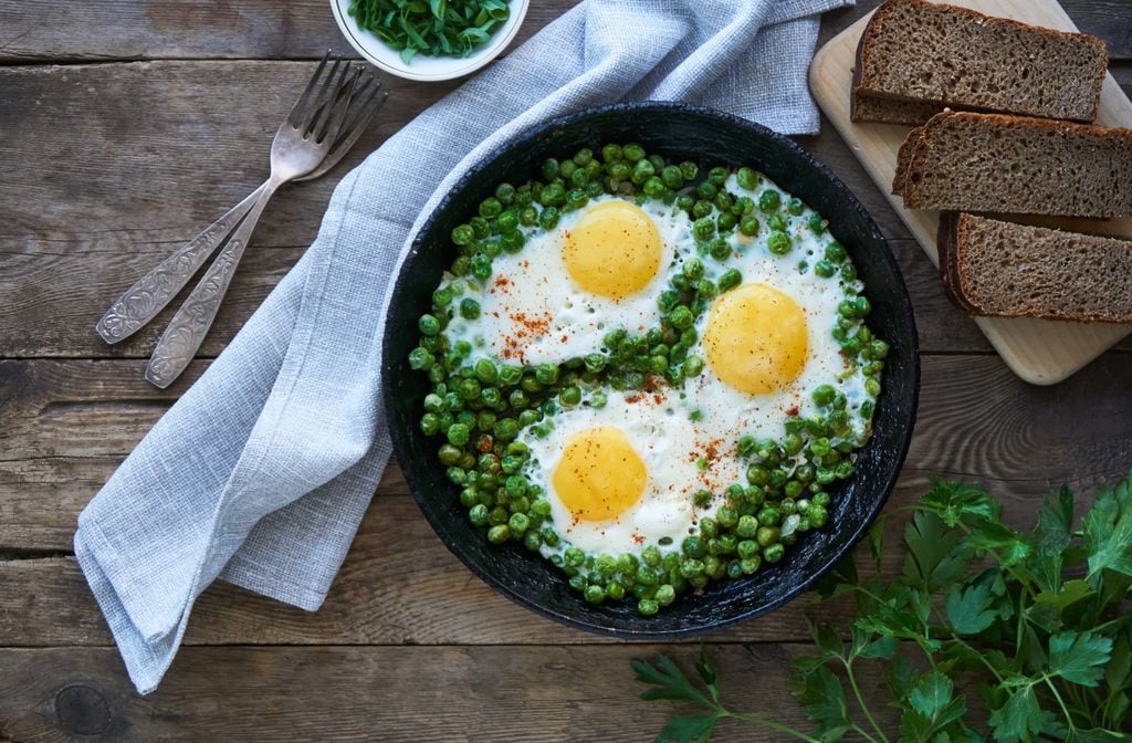 Huevos con guisantes          