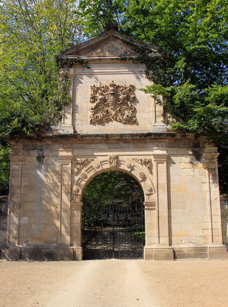 Entrada a la finca Puente de San Miguel en Cantabria, propiedad de la familia Botín y escenario de numerosas celebraciones