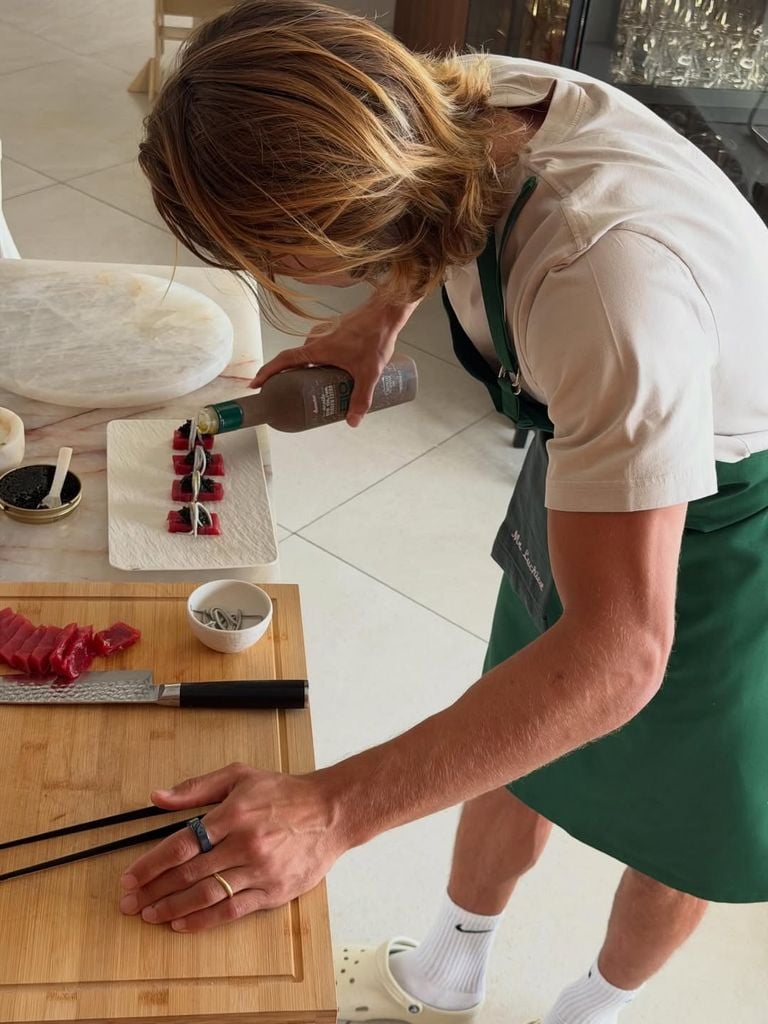 El futbolista ha hecho varias preparaciones en frío, como el atún con caviar y angulas.