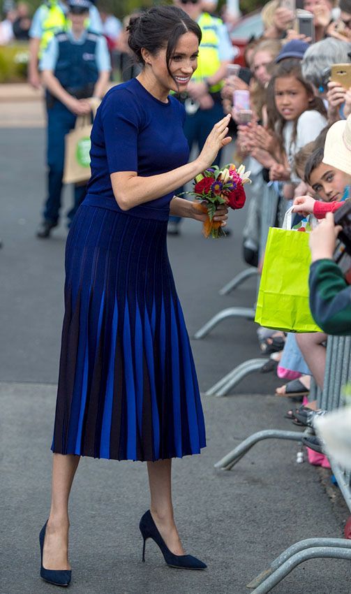 Sofía de Suecia conecta con el vestidor de Meghan Markle gracias al vestido azul marino que estiliza la figura