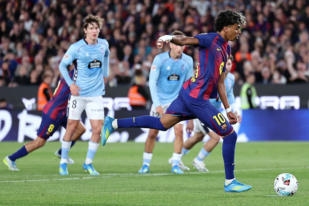 Lamine Yamal se lesión en el partido de Liga contra el Celta de Vigo