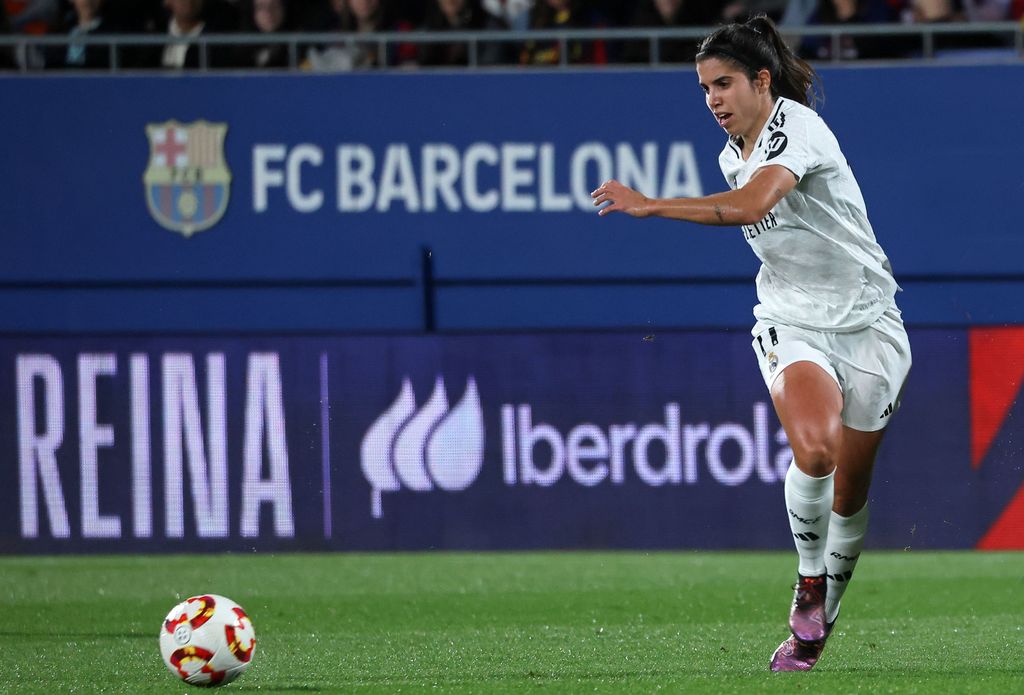 Actualmente, la futbolista juega con el Real Madrid