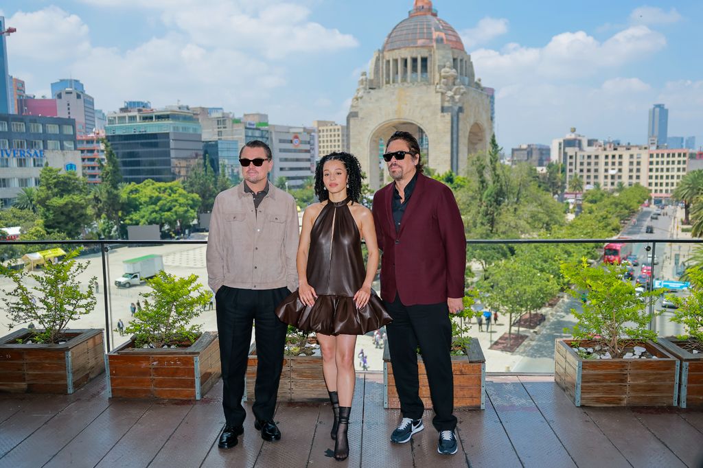 Leonardo DiCaprio, Chase Infiniti y Benicio del Toro promocionan 'One Battle After Another' en la Ciudad de México.