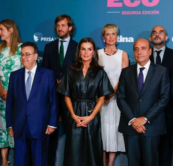 La reina Letizia estrena un vestido de lino de Zara en los Premios Retina ECO 2023