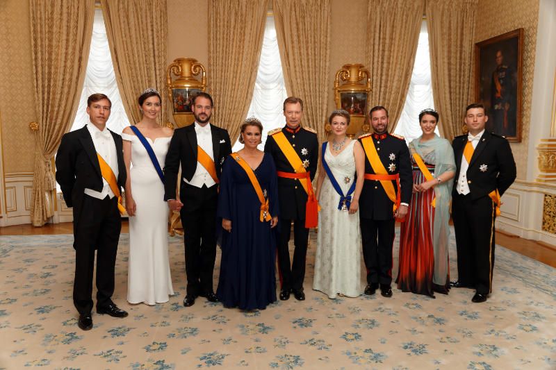 Los príncipes Félix y Claire de Luxemburgo con sus hijos