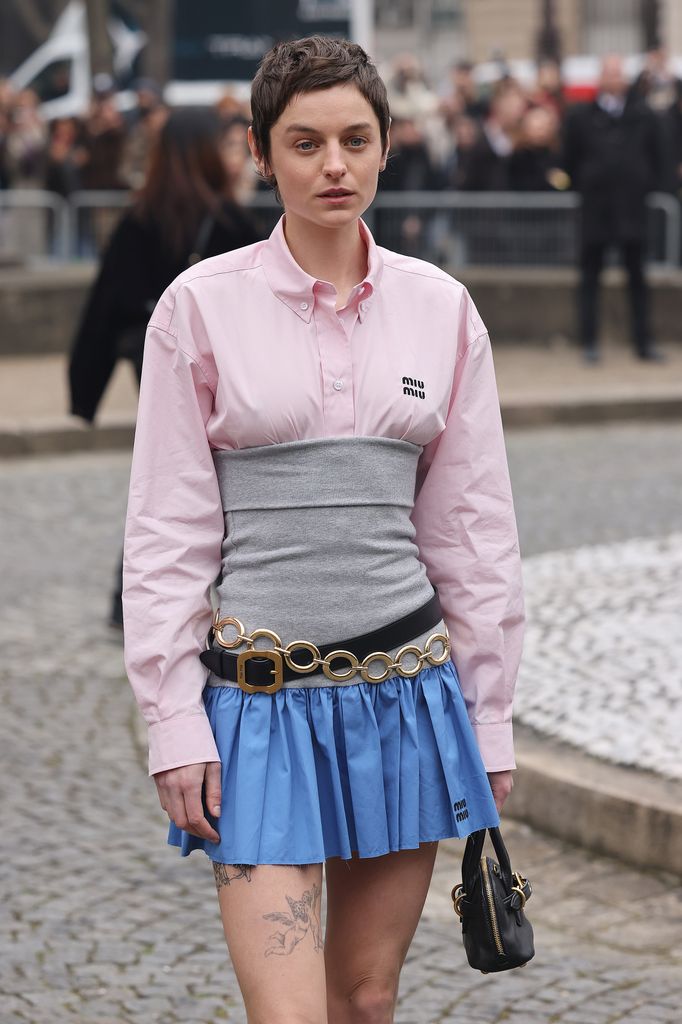 Emma Corrin en París