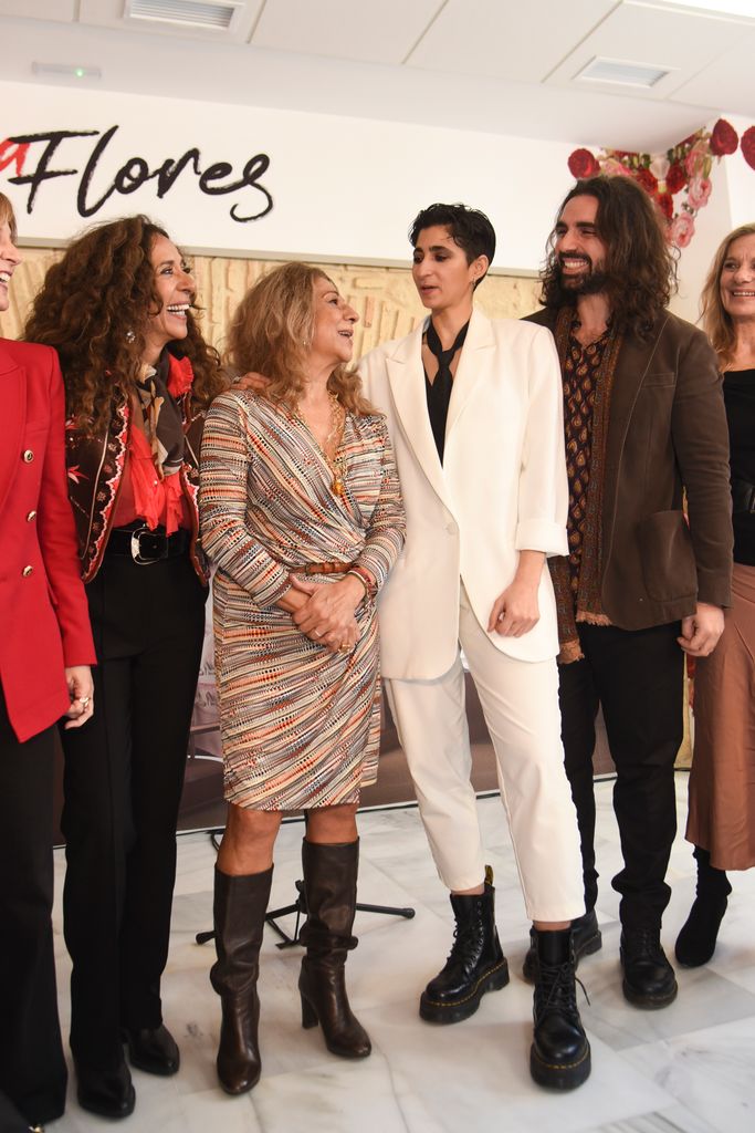 Lolita Flores y Rosario Flores con Alba Flores y Guillermo Furiase