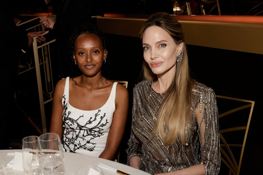 Zahara Jolie y Angelina Jolie en los Globos de Oro en 2025