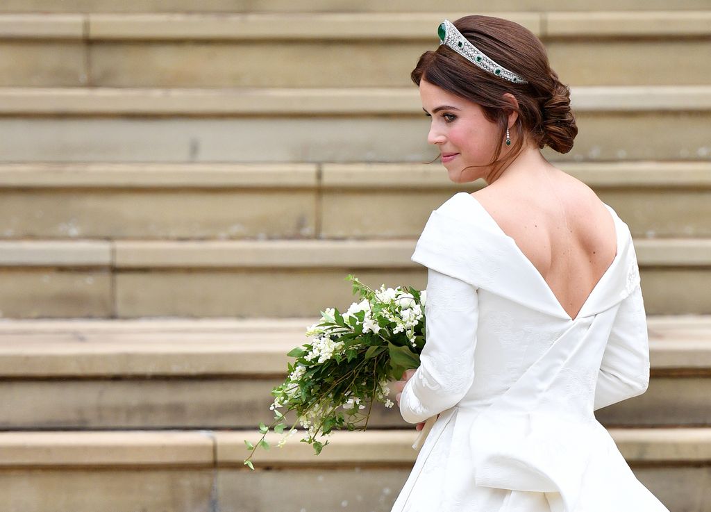 Boda de Eugenia de York y Jack Brooksbank espalda vestido novia
