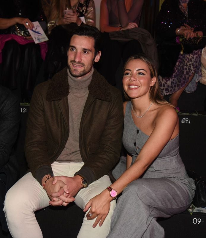 Sergio Rico con su mujer, Alba Silva 
