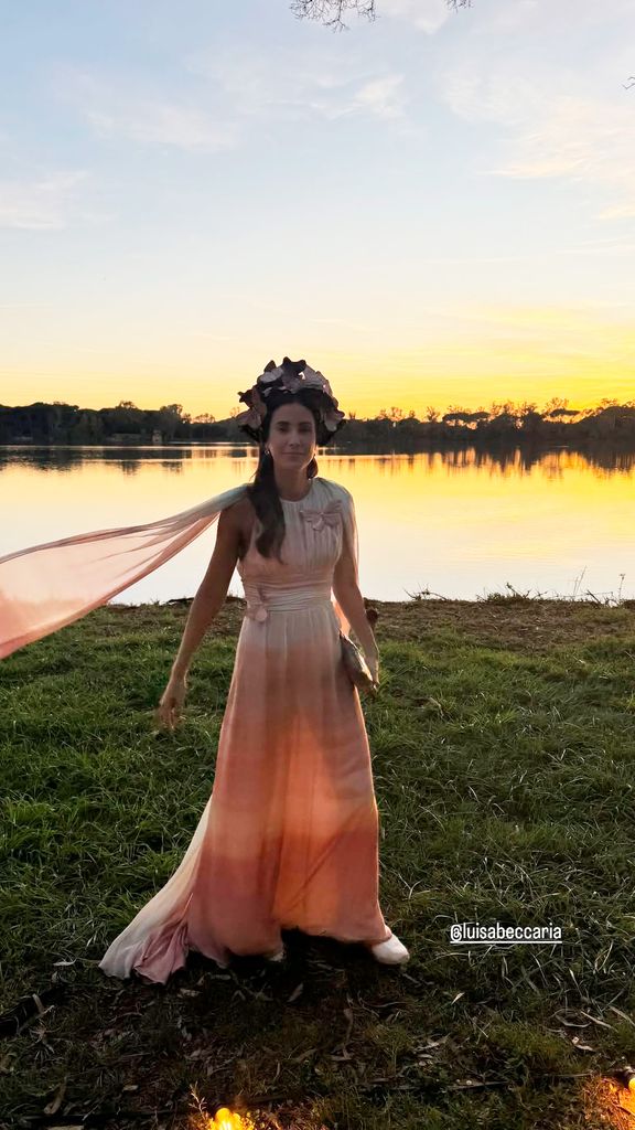 Sassa de Osma con vestido degradado en una boda, en Roma