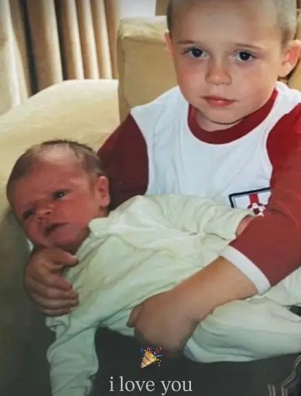 Los hermanos Brooklyn y Cruz Beckham de pequeños