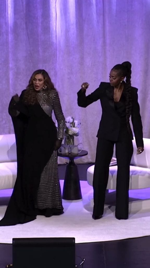 Michelle Obama y Tina Knowles tras la presentación del libro 'Matriarch'