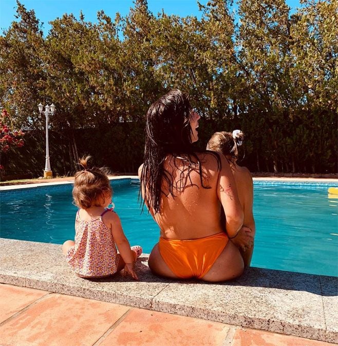 Anabel Pantoja en la piscina de Cantora