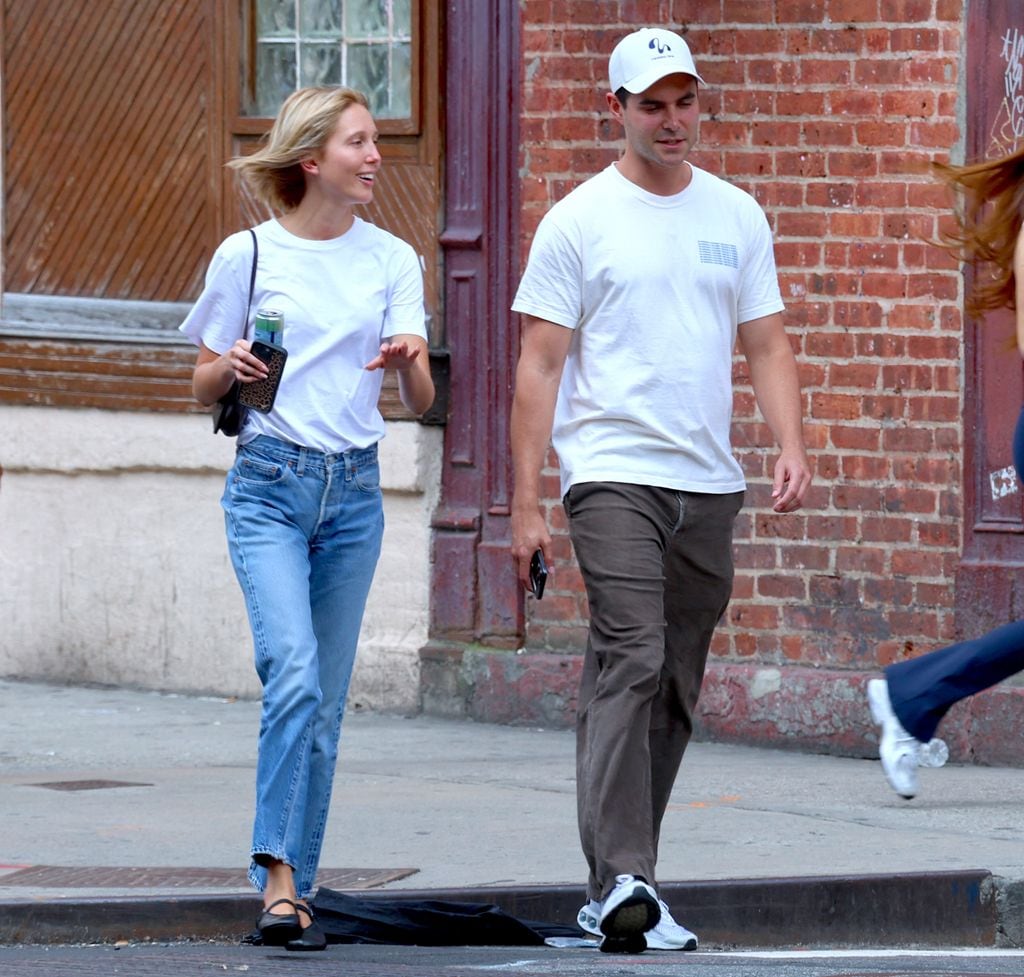 Olympia de Grecia, una princesa minimalista en Nueva York: su look más sencillo de camiseta y vaqueros vale 5.000 euros