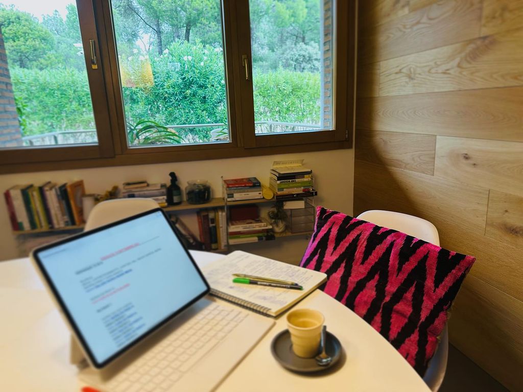 Nuria Roca trabajando desde casa