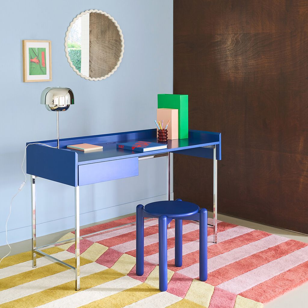 Zona de trabajo con muebles de color azul
