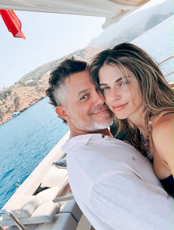 Alejandro Sanz ha disfrutado de un verano de amor junto a Stephanie.