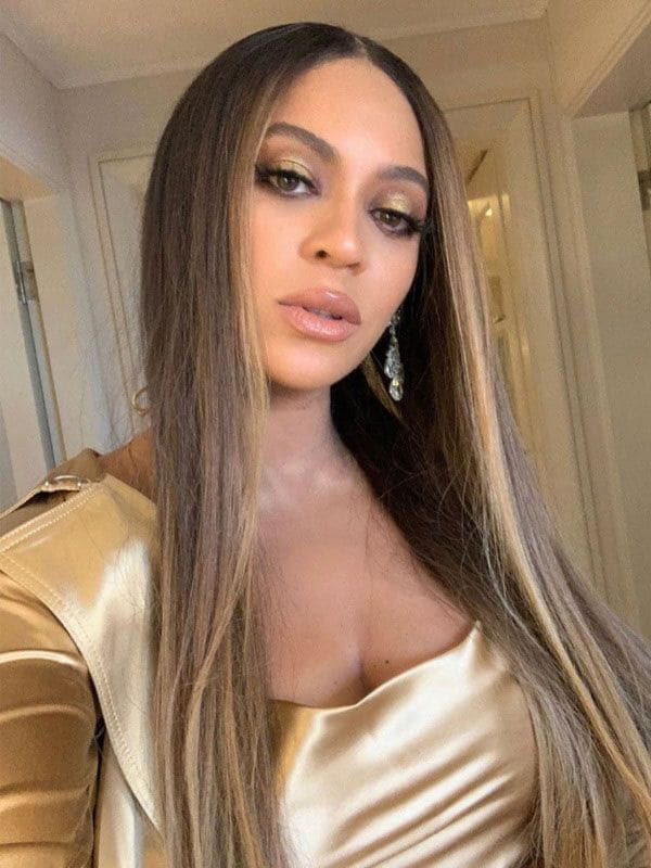 Beyoncé con el cabello alaciado