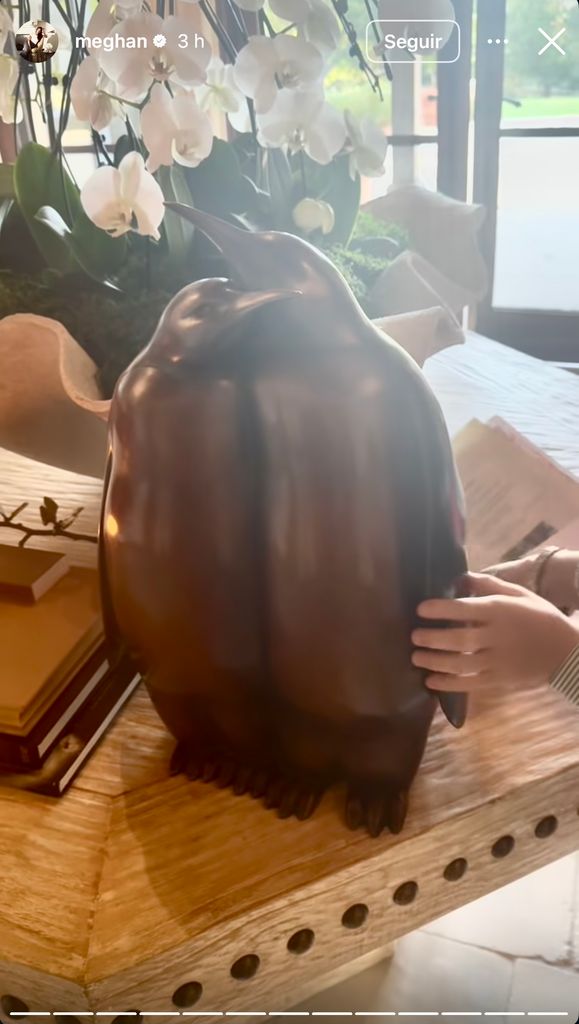 La escultura de pingüinos con la que el príncipe Harry ha sorprendido a Meghan Markle en su octavo aniversario de bodas